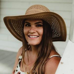 Meet your Posher, Leah